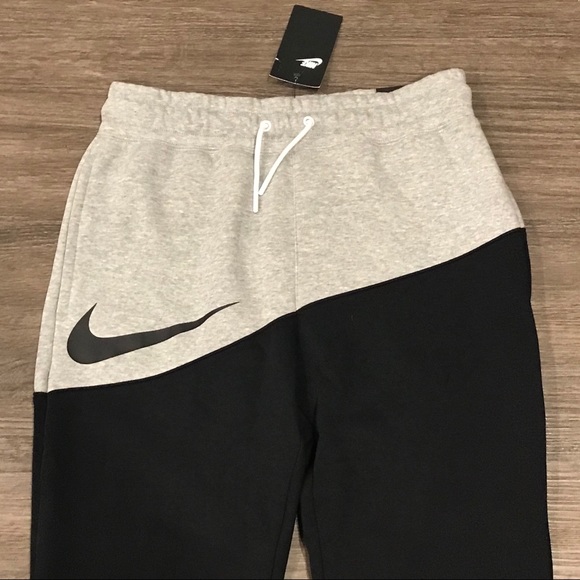 Nike Joggers - Picture 3 of 4
